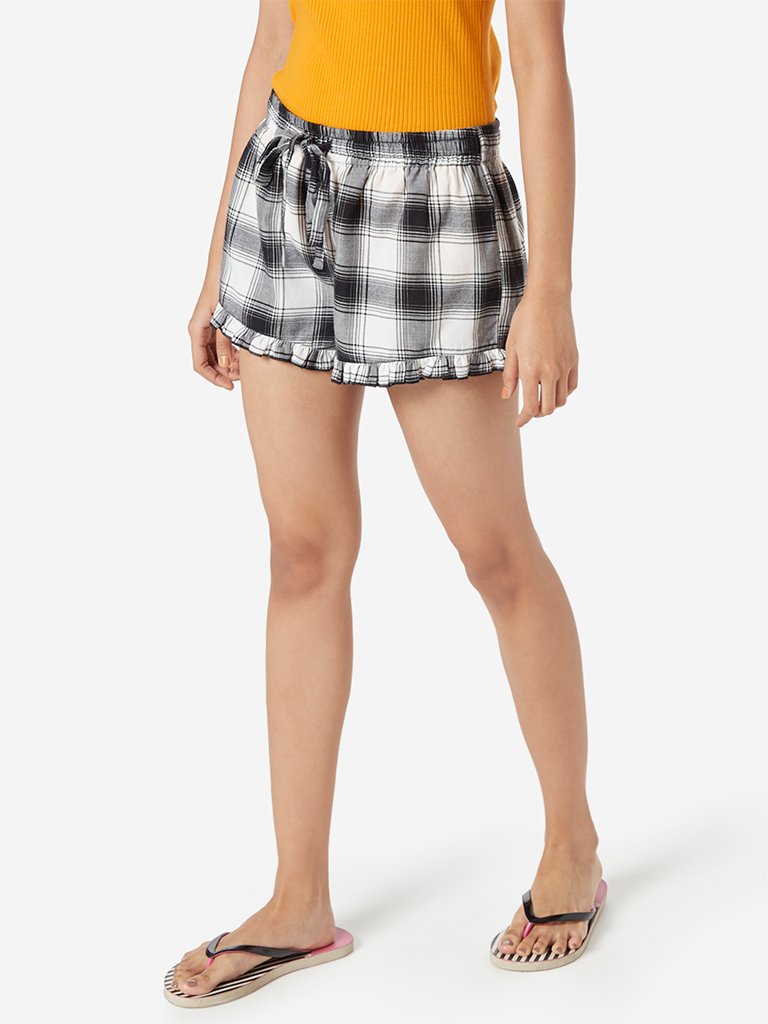 Wunderlove Black Checkered Shorts