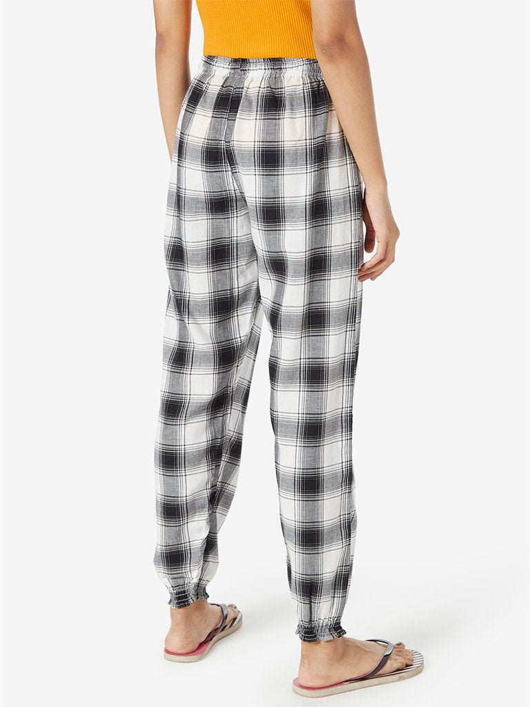 Wunderlove Black And White Checkered Pyjamas