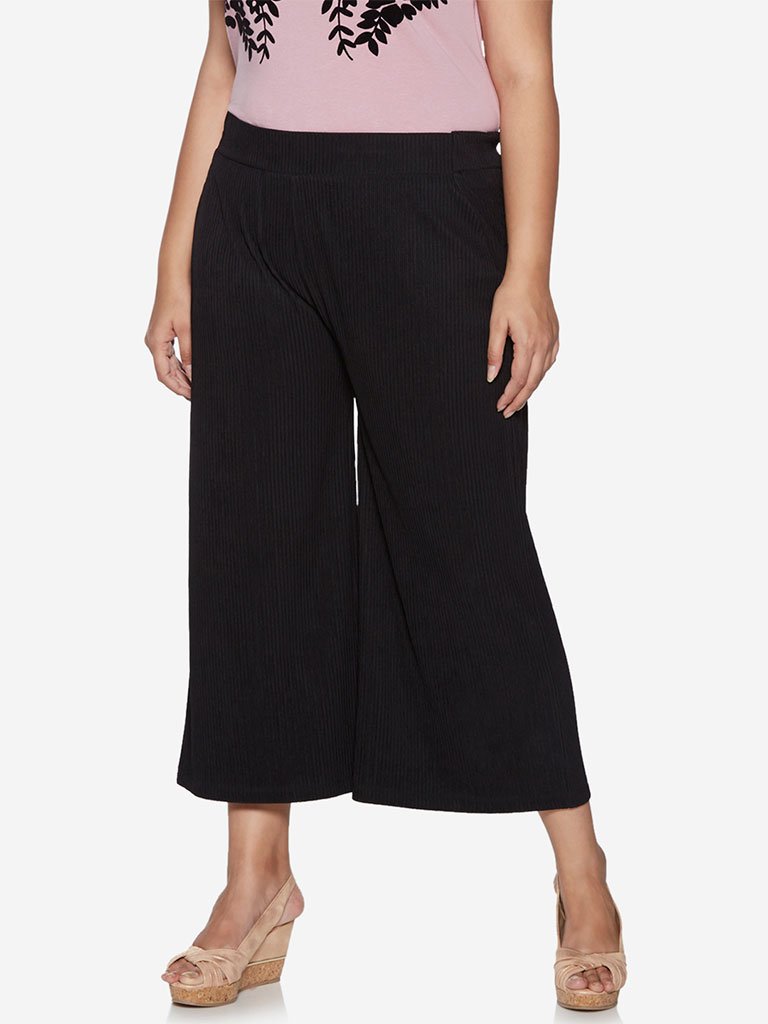 Gia Curve Black Self-Patterned Pierce Culottes