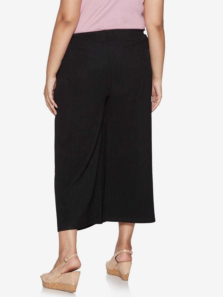Gia Curve Black Self-Patterned Pierce Culottes