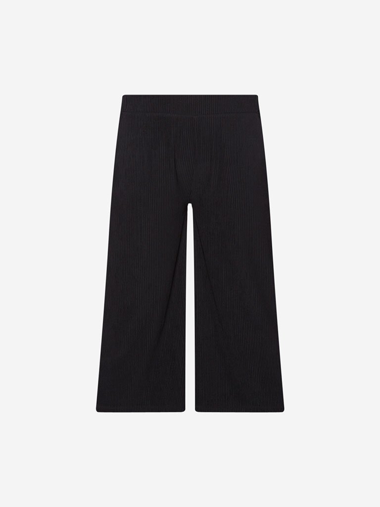 Gia Curve Black Self-Patterned Pierce Culottes
