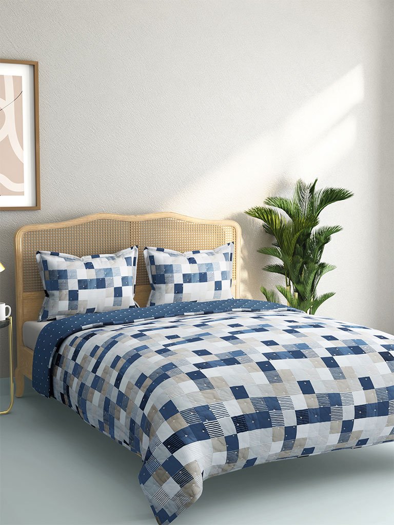 Westside Home Blue Double Quilted Bedcover With Two Pillowcases