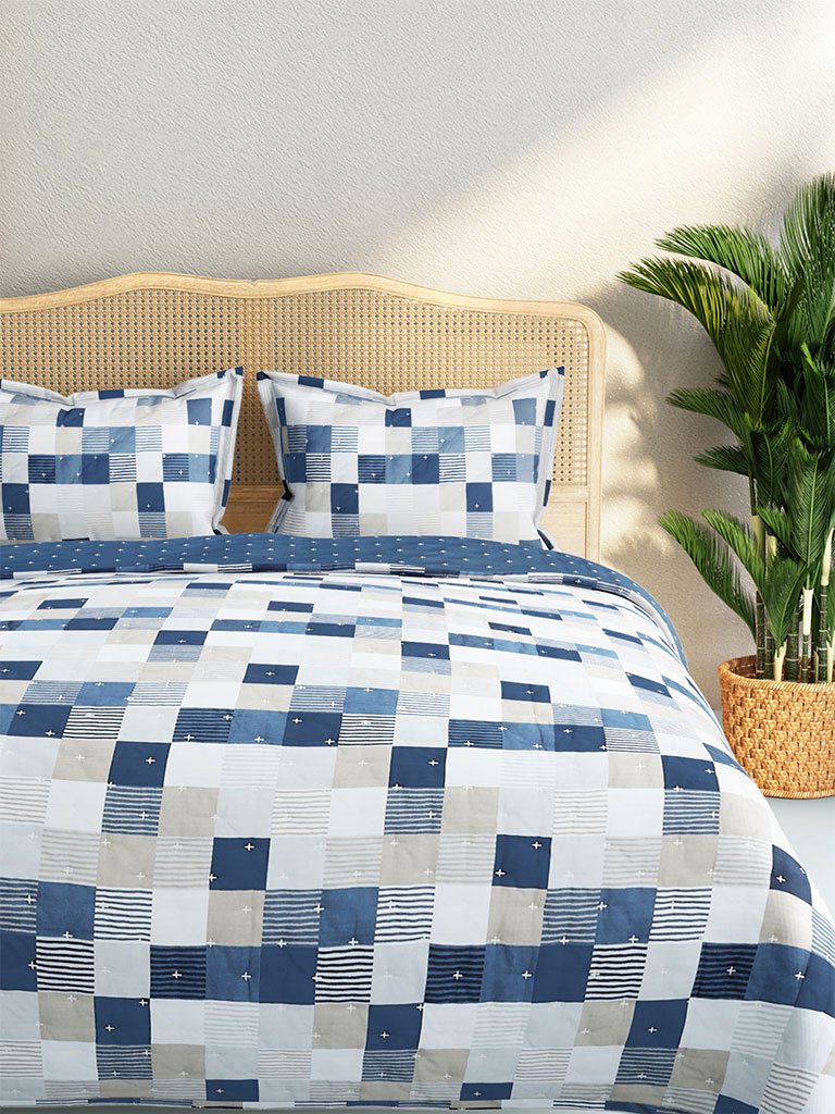 Westside Home Blue Double Quilted Bedcover With Two Pillowcases