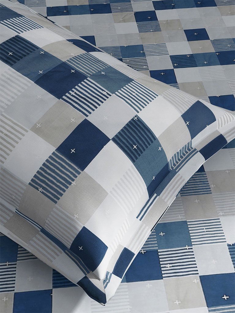 Westside Home Blue Double Quilted Bedcover With Two Pillowcases