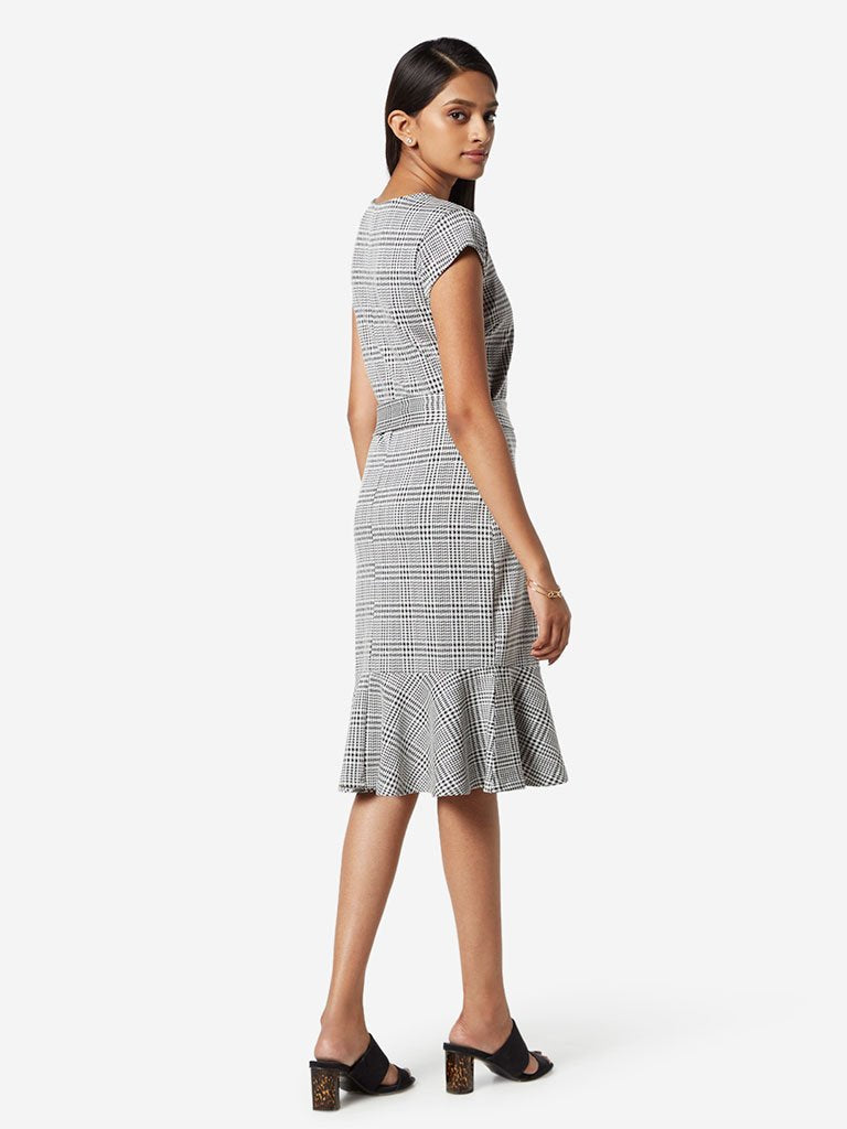 Wardrobe Black and White Dress With Belt