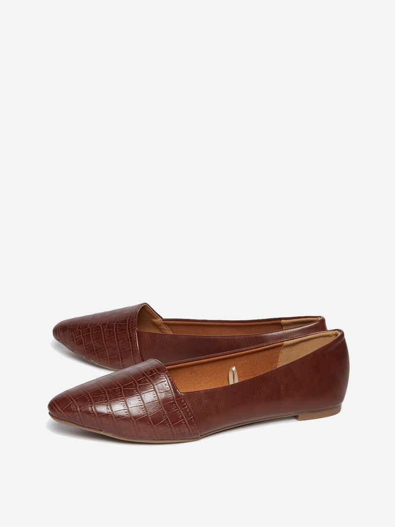 LUNA BLU Tan Crocodile Patterned Flats