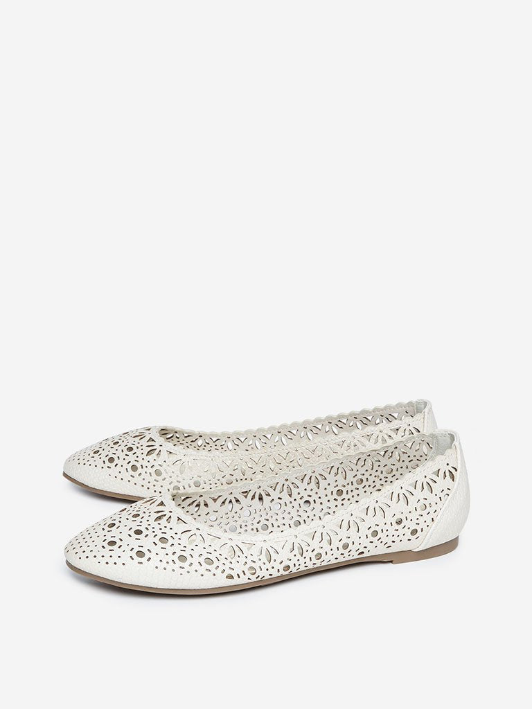 LUNA BLU Off White Cutout Pattern Ballet Flats