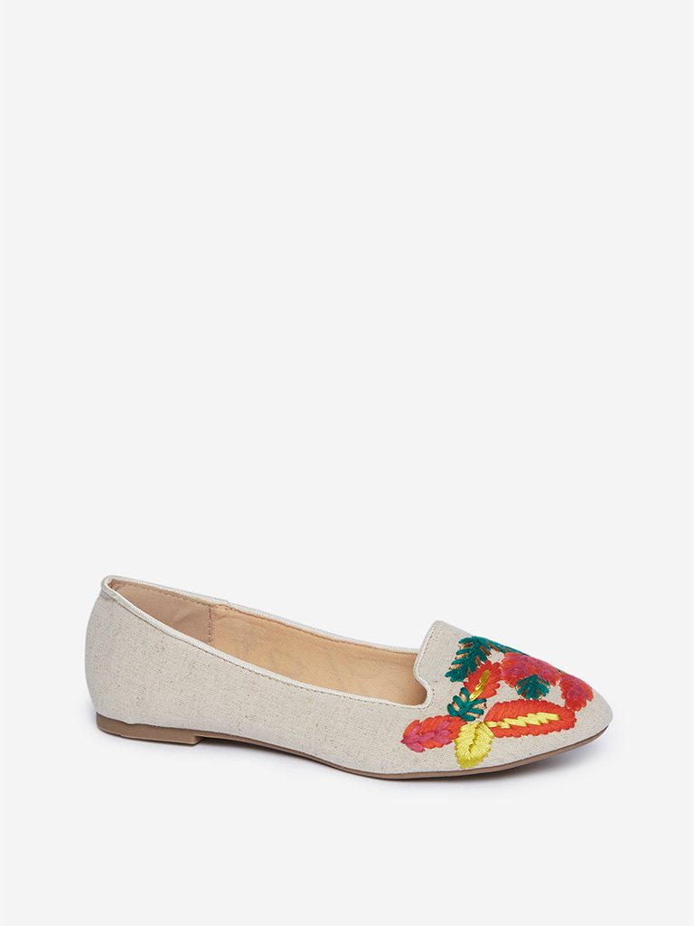 LUNA BLU Beige Leaf Embroidered Flats
