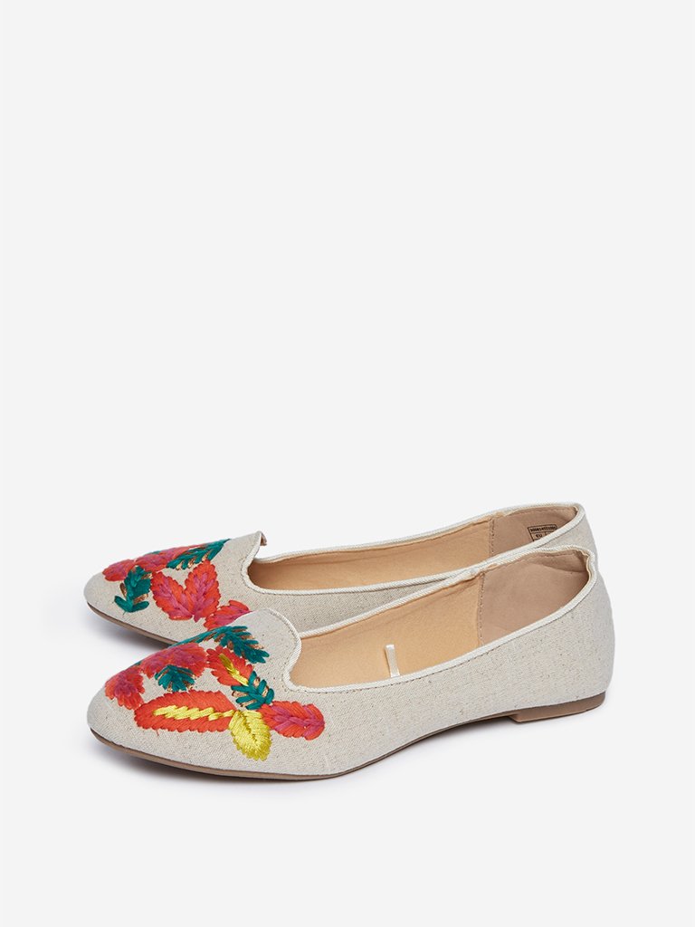 LUNA BLU Beige Leaf Embroidered Flats