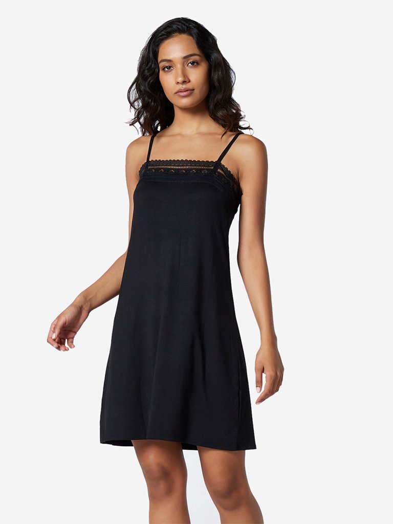 Wunderlove Black Lace-Detailed Chemise