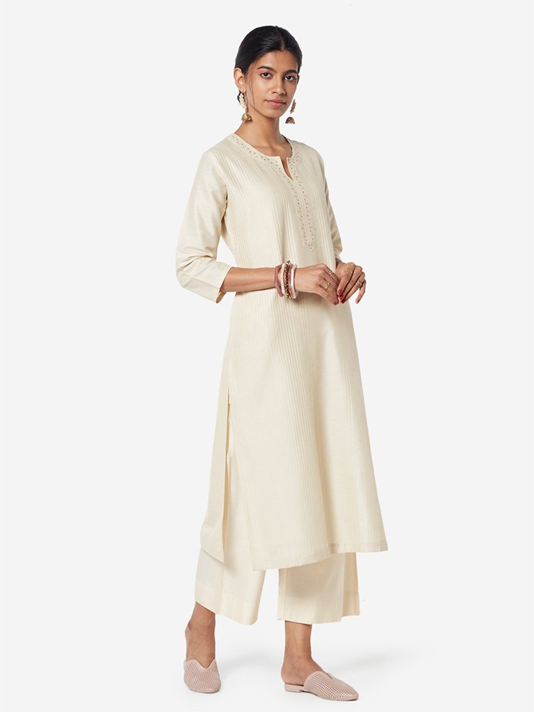 Utsa Off White Embroidered Straight Kurta