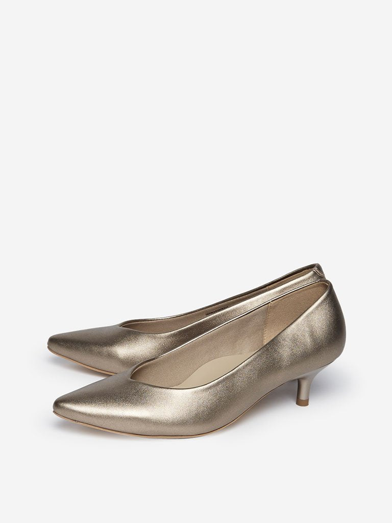 LUNA BLU Gold Pointy Pumps