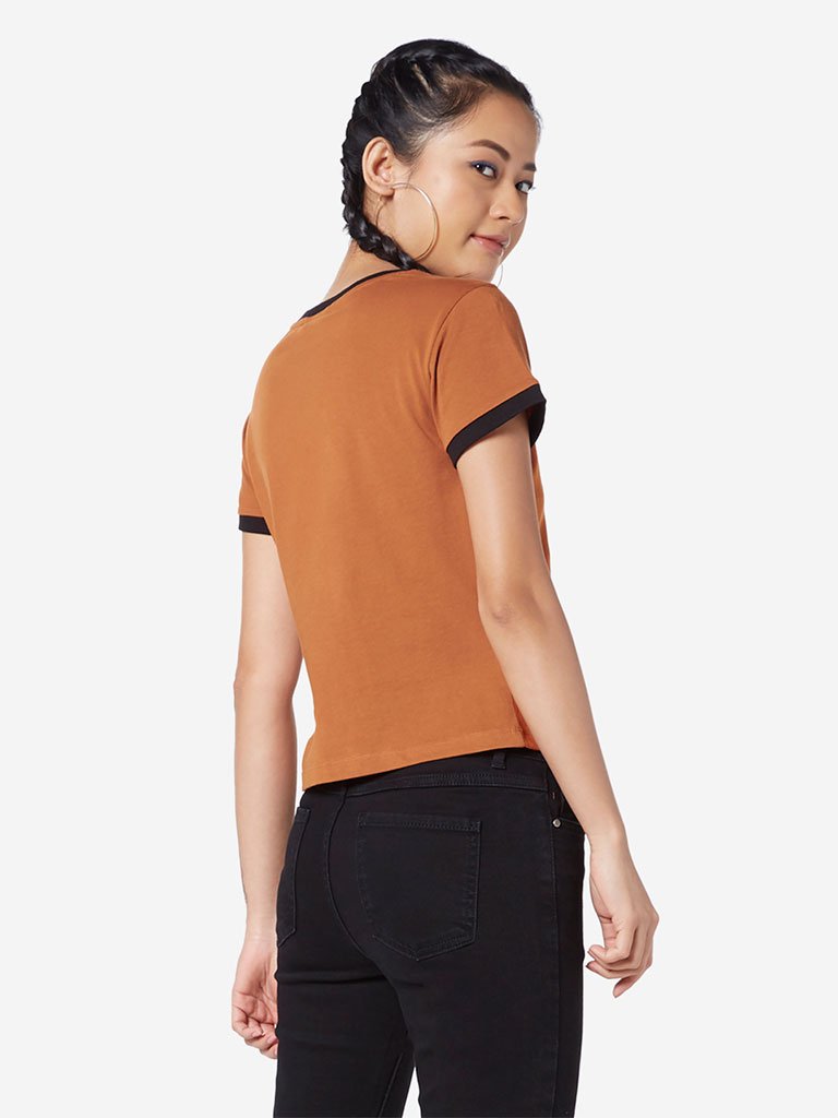 Nuon Tan Text Print Crewneck T-Shirt