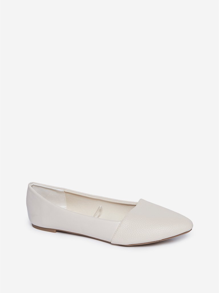 LUNA BLU Off White Pointed-Toe Flats
