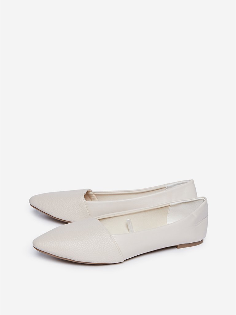 LUNA BLU Off White Pointed-Toe Flats