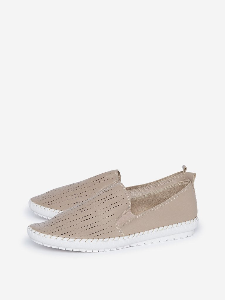 LUNA BLU Beige Cut-Out Detailed Loafers